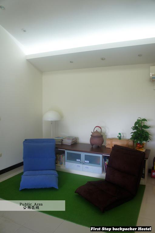 First Stop Backpacker Hostel - جيوفين المظهر الخارجي الصورة